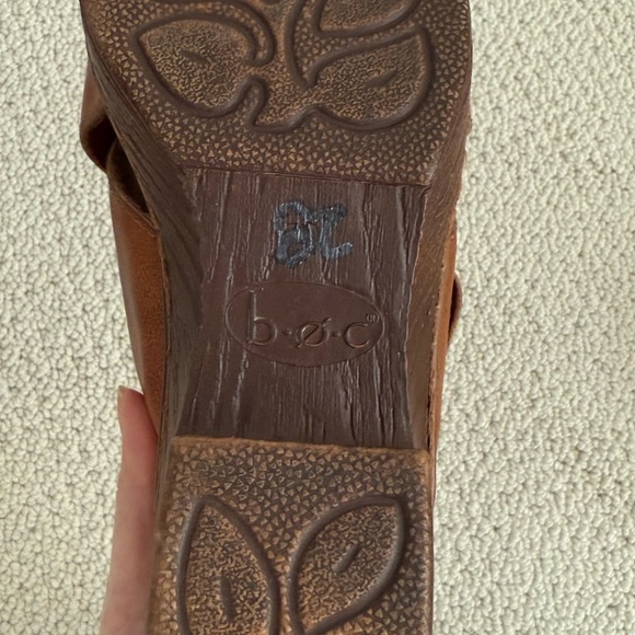 b.o.c. Brown Slide Sandal - Picture 11 of 12